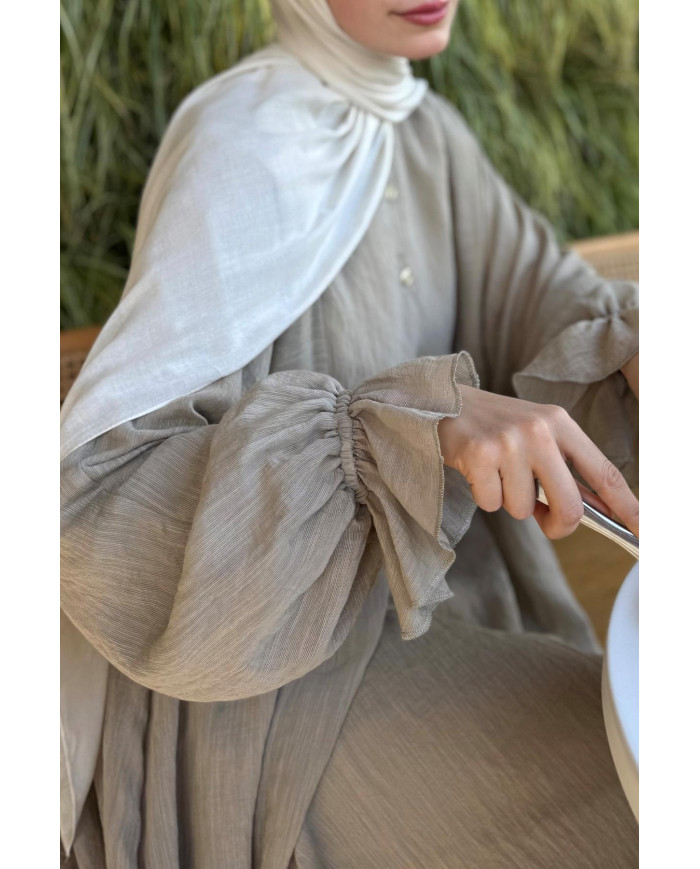 Robe longue fluide à manches volant – beige