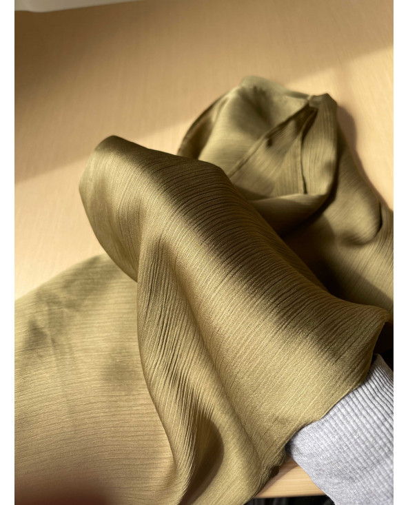 Hijab Plissé Satiné Kaki